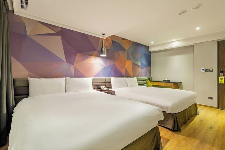 Room 42 of 103