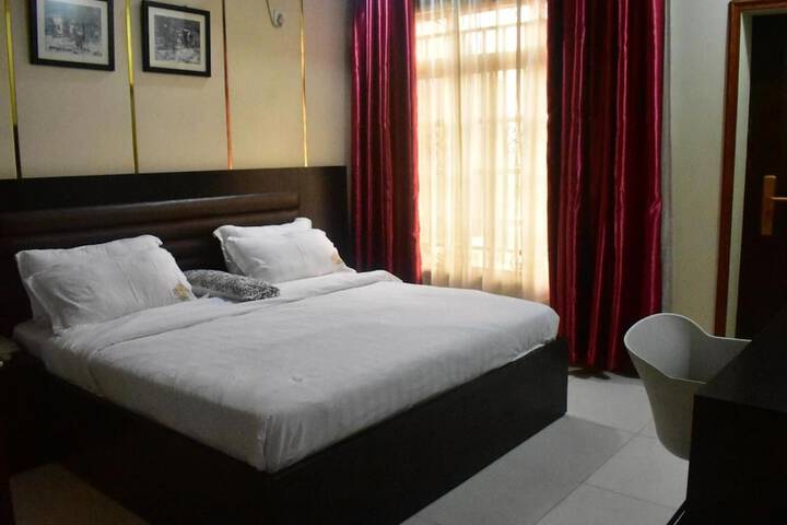 Room 14 of 38