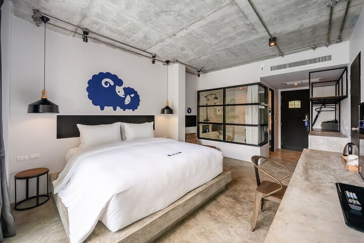Room 5 of 96