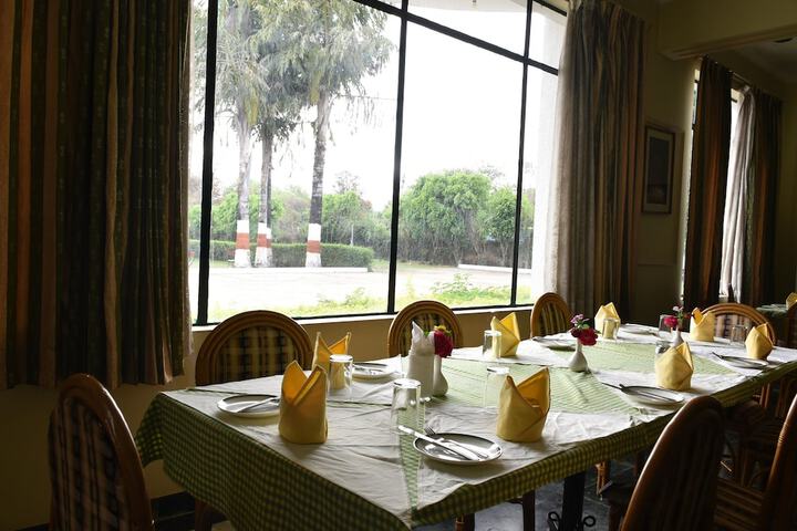 Dining 53 of 66