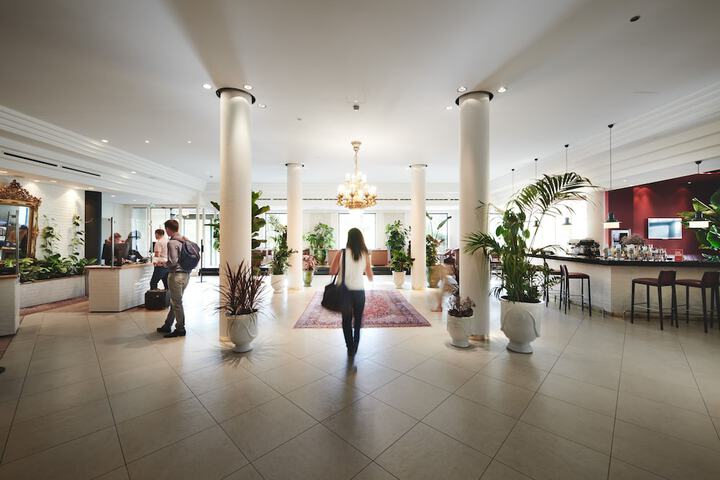 Entrance & Lobby