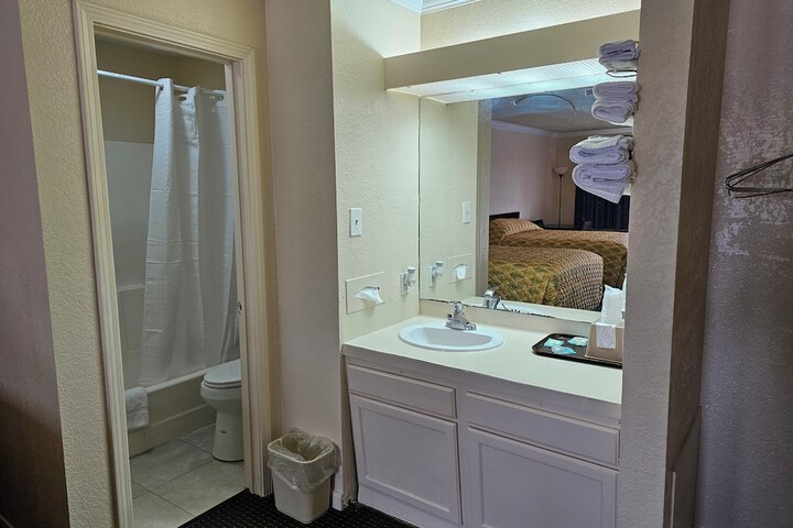 Room 15 of 23