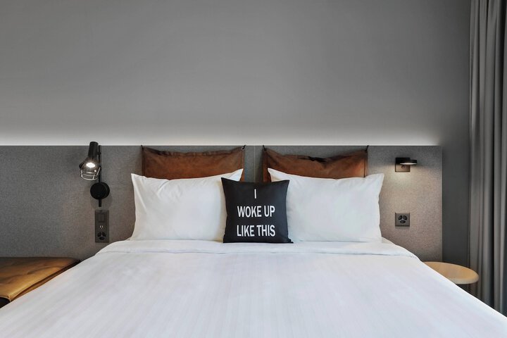 Room 16 of 33