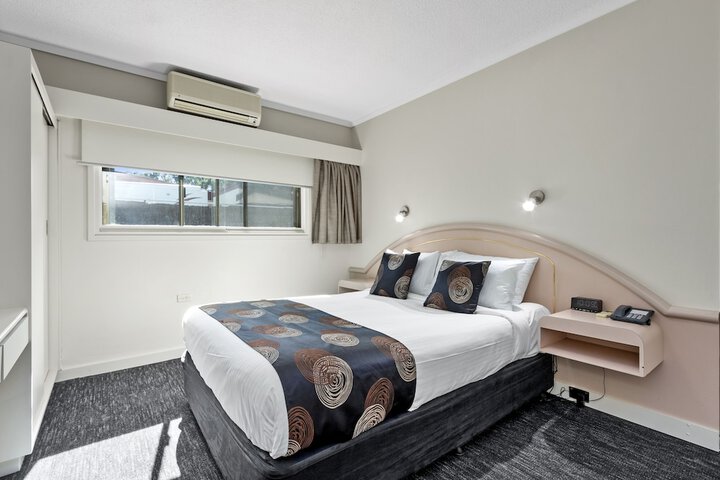 Room 8 of 28