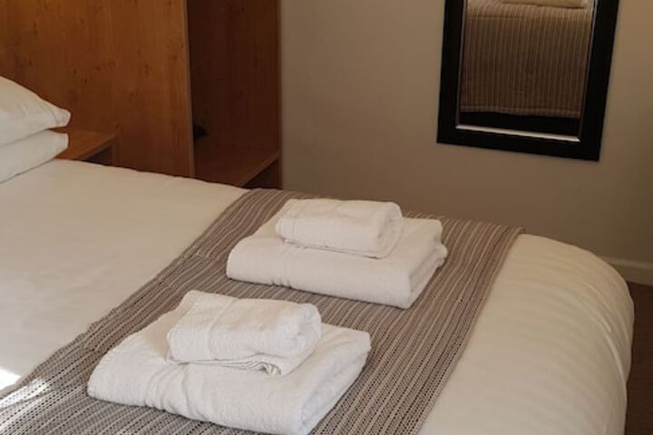 Room 6 of 44