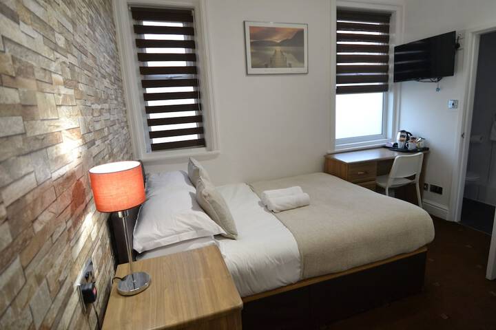 Room 34 of 86