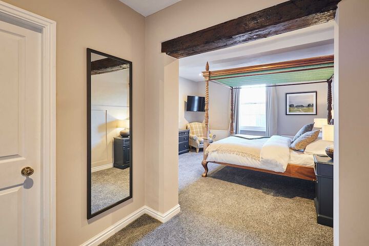 Room 10 of 23