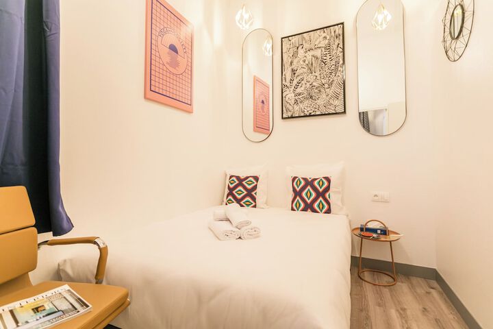Room 28 of 90