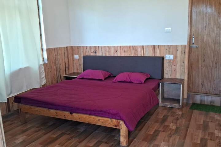 Room 2 of 32