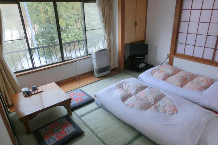 Room 6 of 25