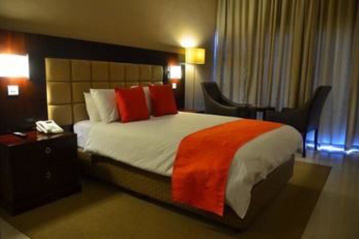 Room 6 of 16