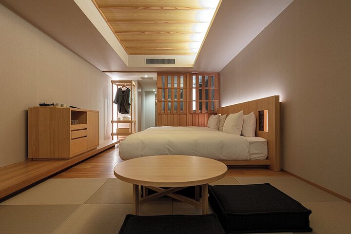 Room 18 of 282