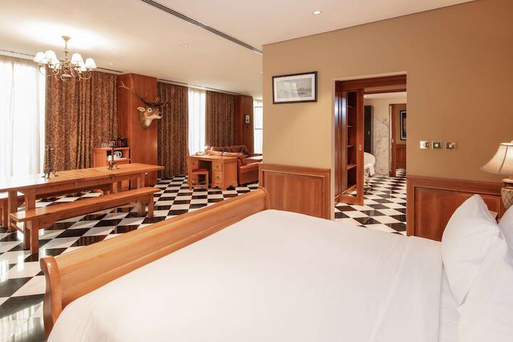Room 16 of 179