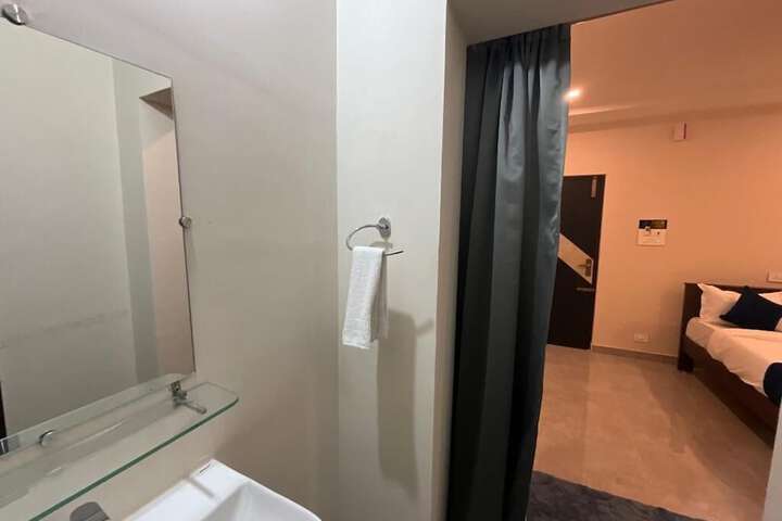 Room 7 of 12