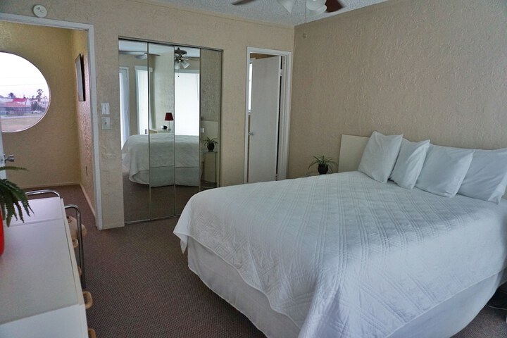 Room 4 of 20