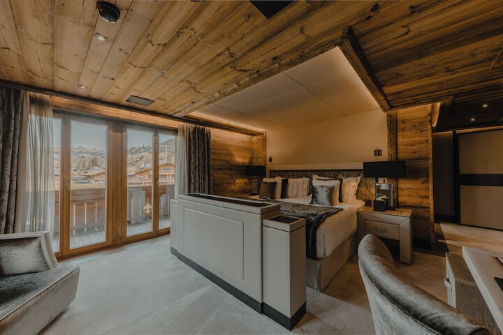 Room 28 of 90