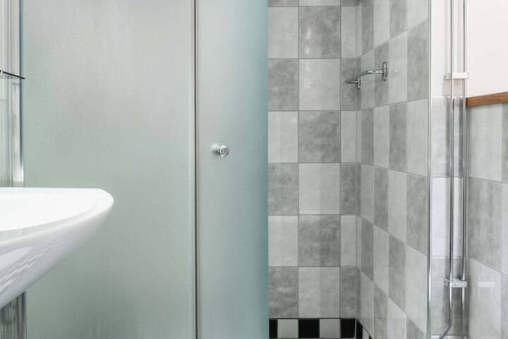 Room 773 of 865