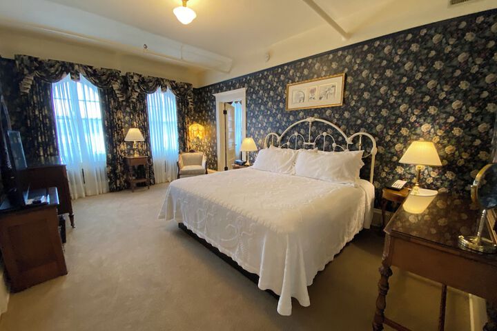 Room 83 of 144