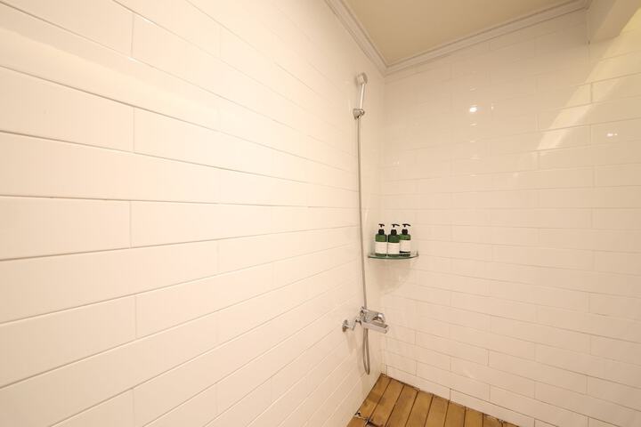 Room 29 of 45