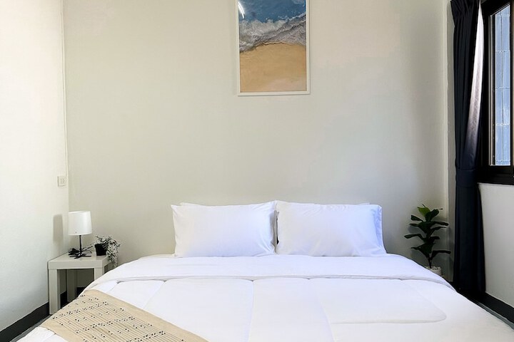 Room 9 of 80