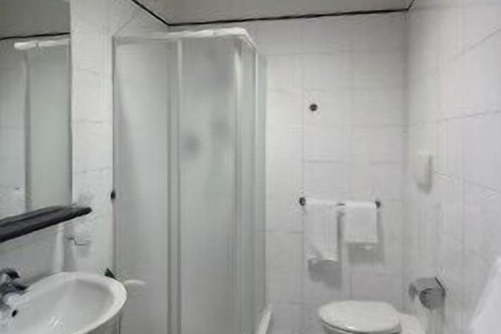 Room 7 of 14