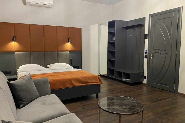 Room 61 of 100