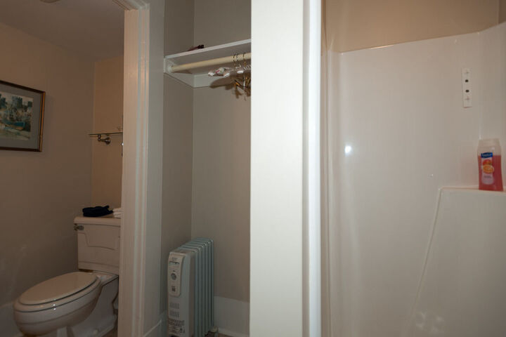 Room 8 of 16