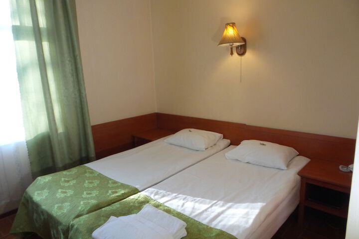 Room 9 of 39