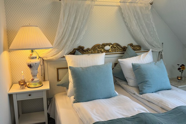 Room 14 of 42