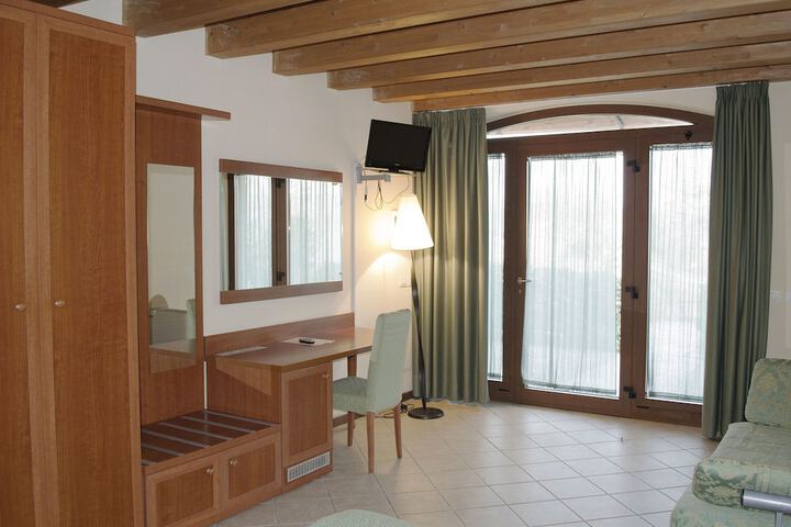 Room 6 of 40