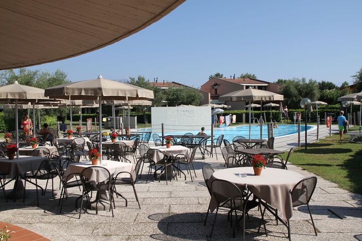 Hotel with Pool