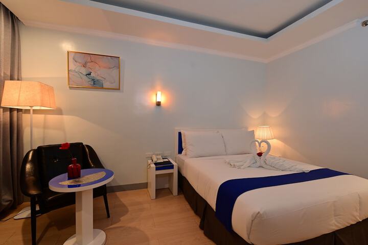 Room 11 of 24