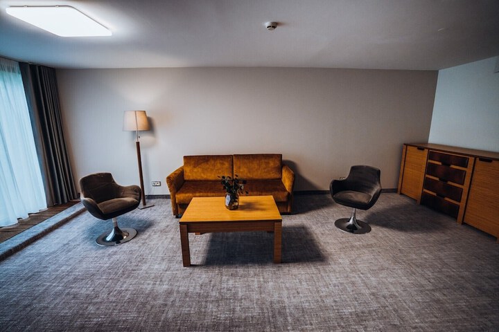 Room 61 of 176