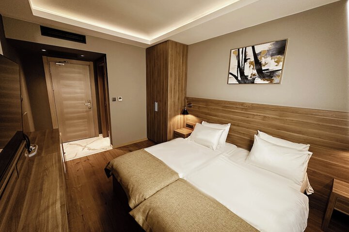 Room 4 of 74