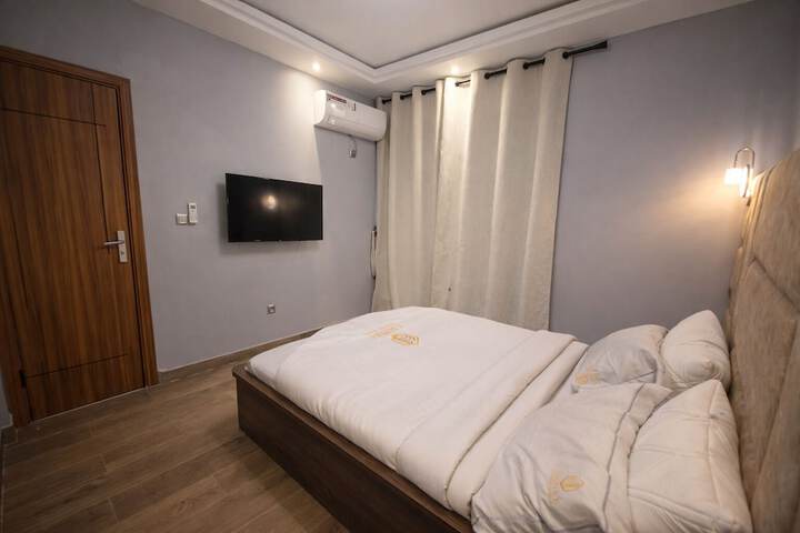 Room 26 of 170