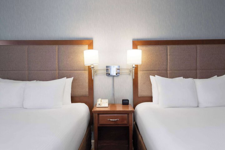 2 Queen Beds (1 of 14)