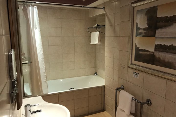 Room 43 of 117