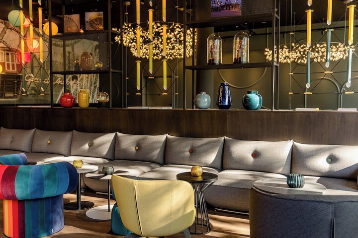 Lounge 50 of 58
