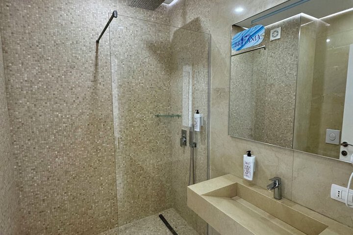 Room 121 of 191