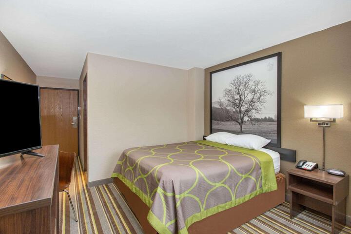 2 Queen Beds (5 of 14)
