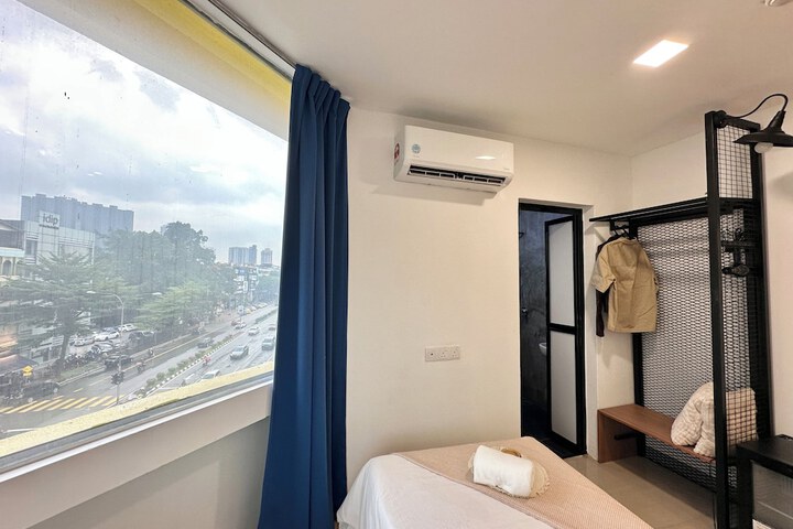 Room 4 of 36