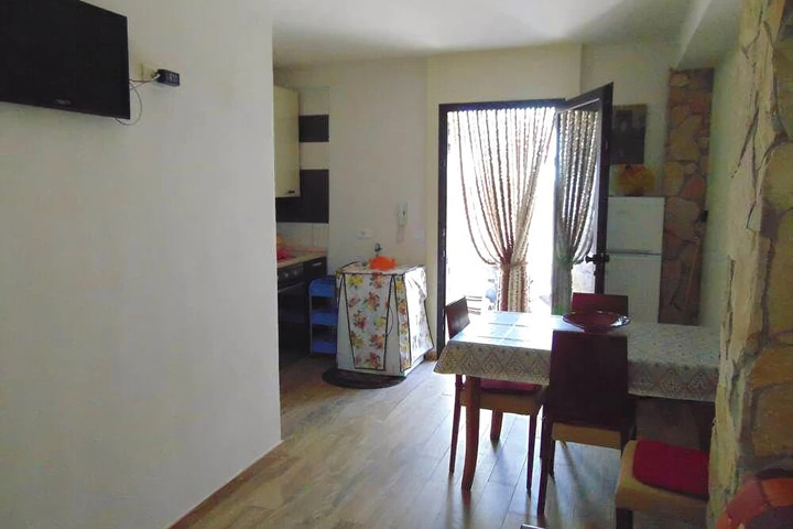 Room 4 of 15