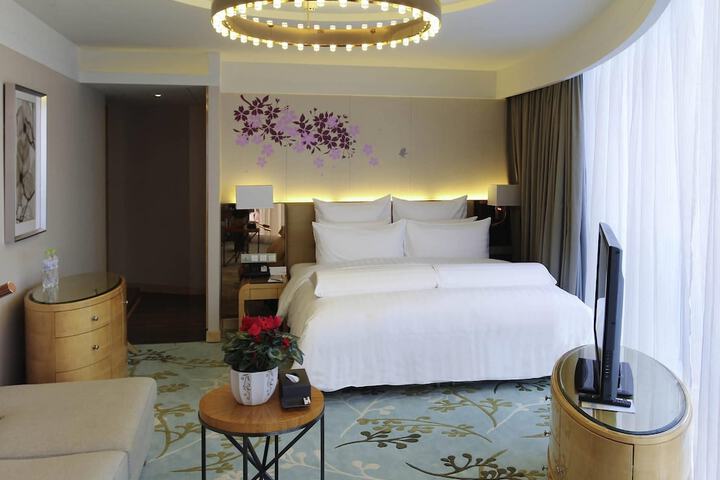 Room 13 of 72