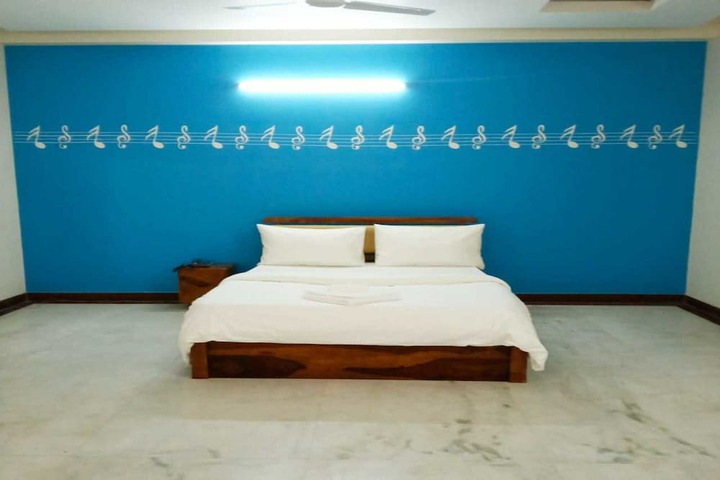 Room 7 of 11