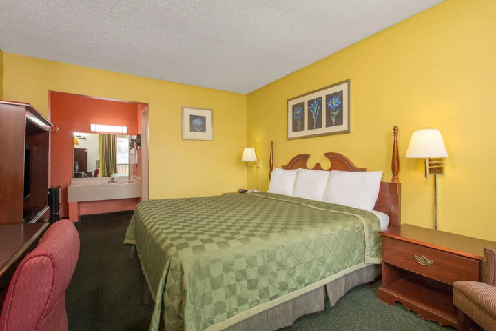 Room 5 of 13