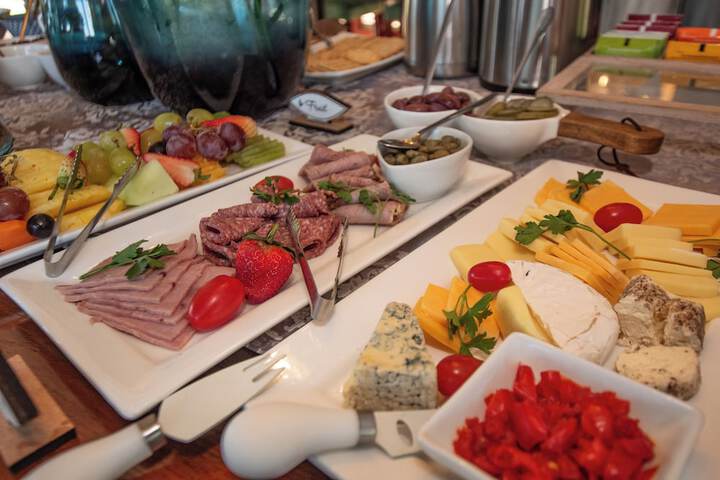 Dining 60 of 76