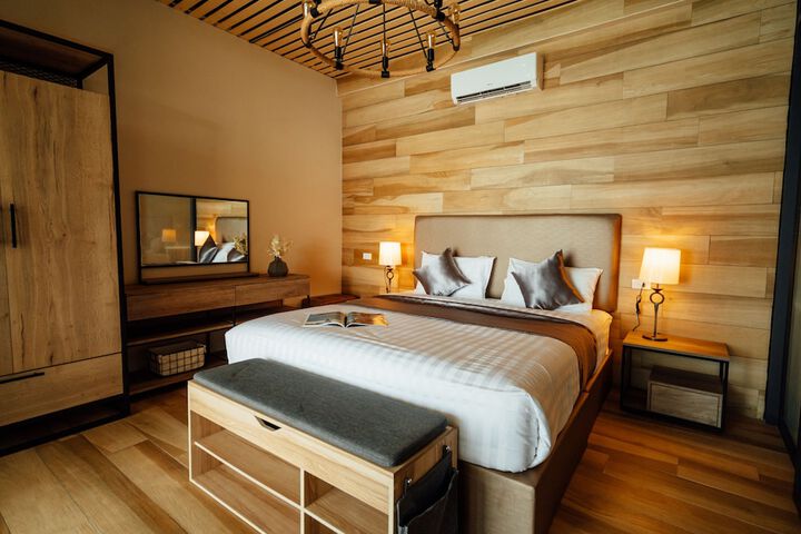 Room 5 of 211