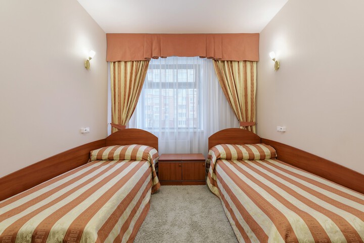 Room 9 of 36