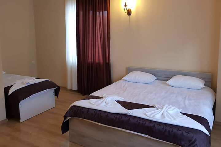 Room 5 of 16