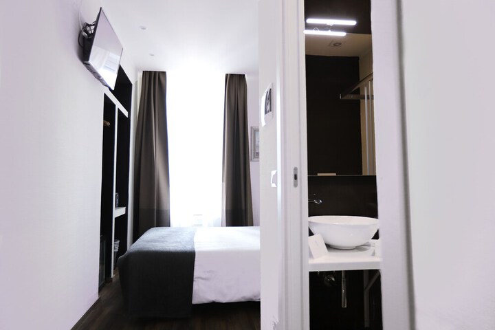 Room 6 of 69